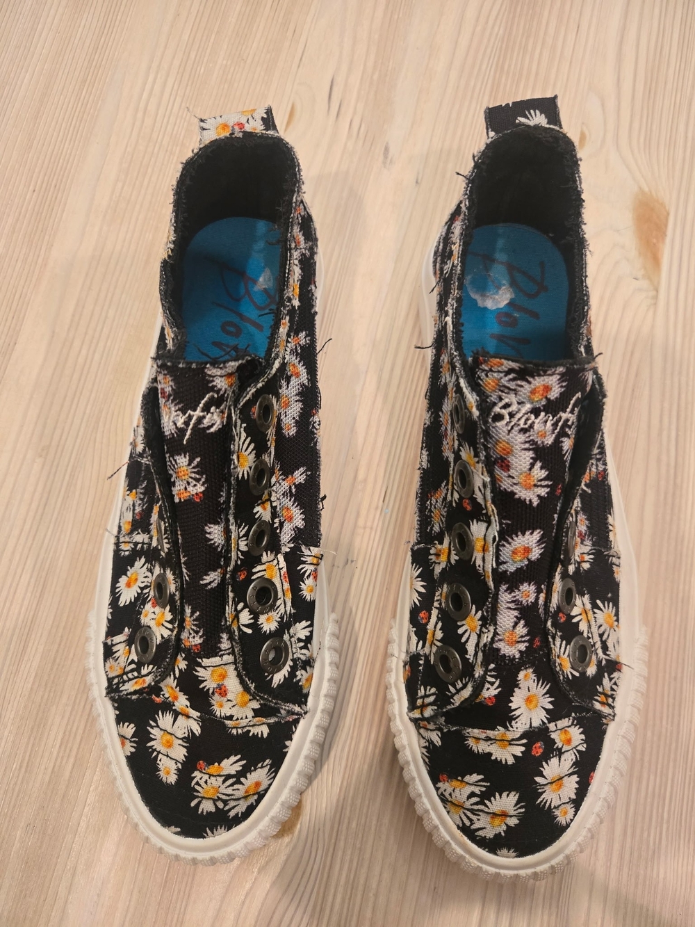 Blowfish Black Daisy-Print Slip-On Sneakers